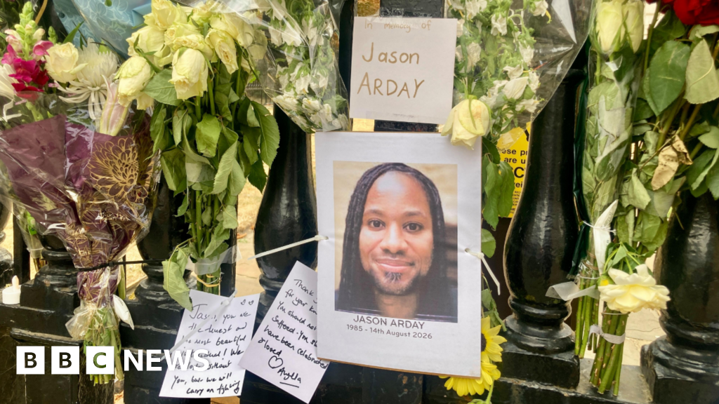 Hundreds attend emotional Cambridge vigil for Jason Arday - BBC