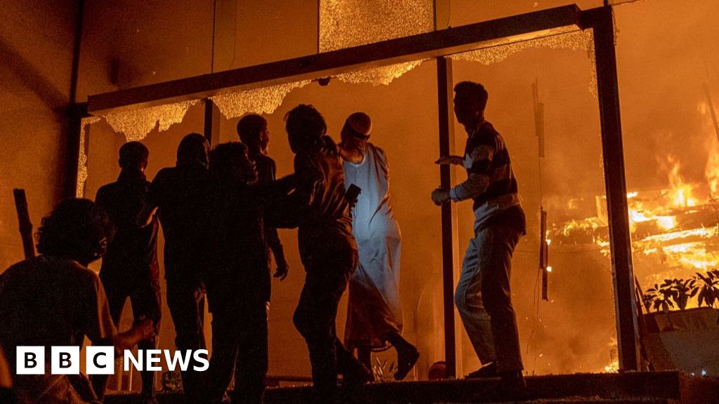 Служителите на два водещи вестника в Бангладеш казват че задъхват