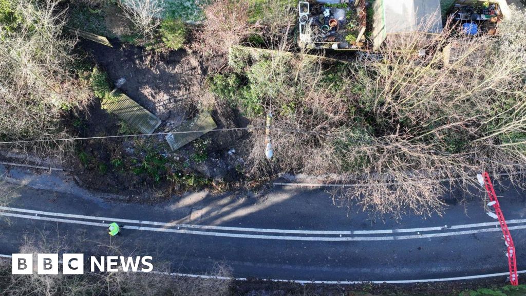 Pulborough: A29 to close for traffic equipment inspection - BBC News