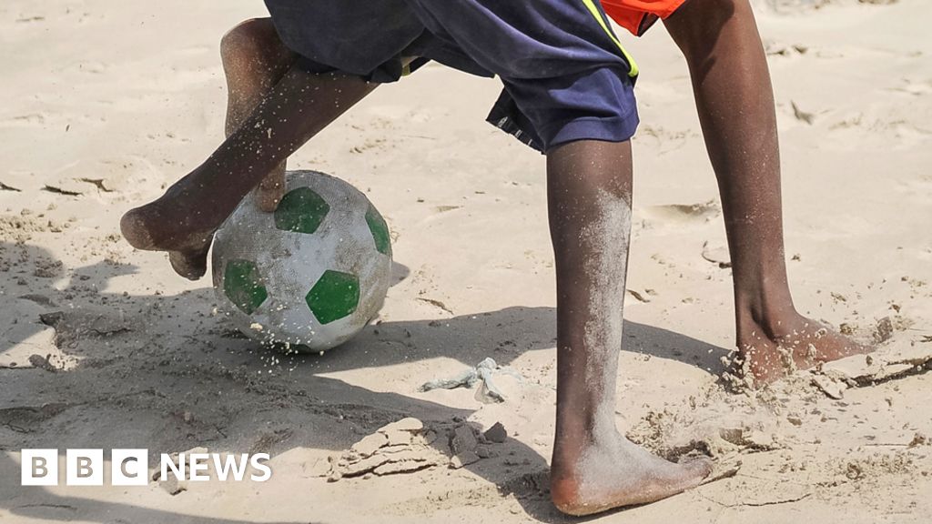 Футболно игрище в Сомалия, което служи и като поле за екзекуции