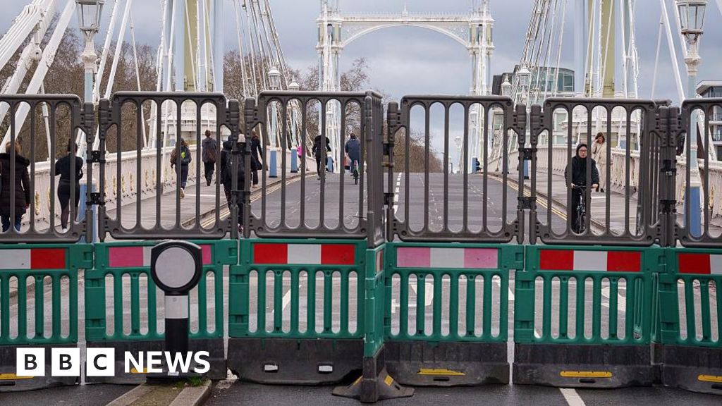 Albert Bridge may close for a year for repair