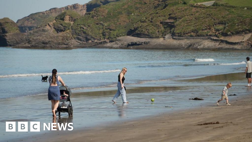 Hottest ever start to May in UK as temperatures hit 29C