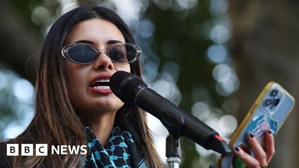Austrailan police officer charged with assault at pro-Palestinian protest thumbnail