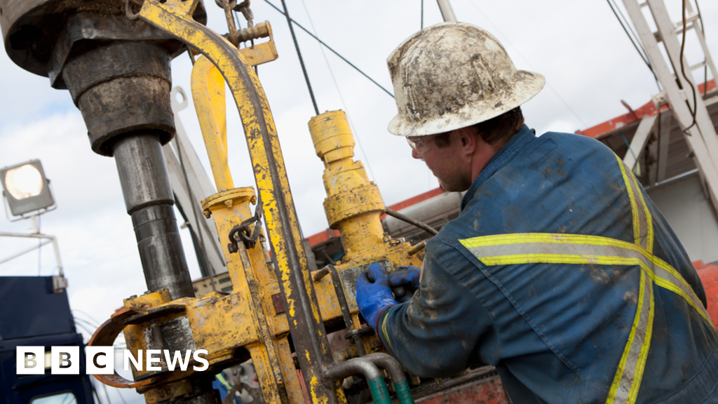 Barclays mengakhiri pembiayaan langsung untuk ladang minyak dan gas baru