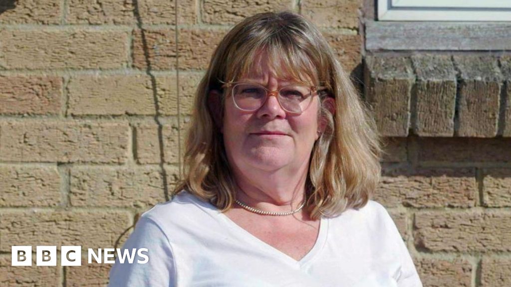 Dubious sales tactics at two leading estate agencies uncovered by BBC investigation thumbnail