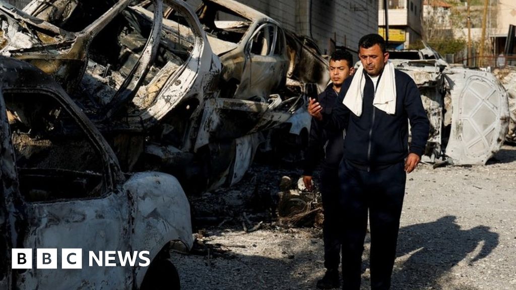 Settlers rampage in West Bank villages after Israelis killed