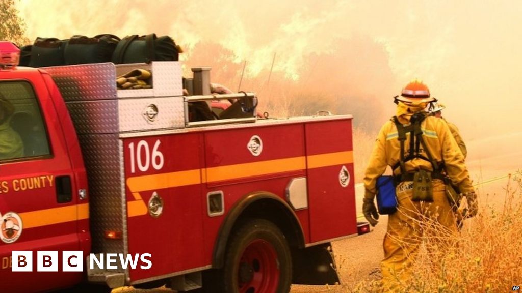 US Wildfires Rage In California - BBC News