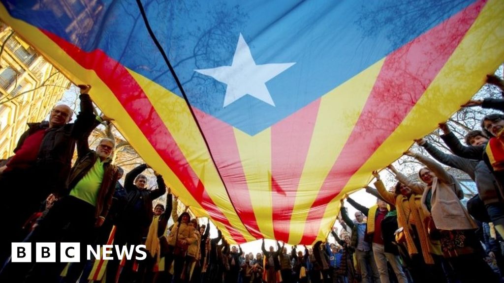 Catalan referendum: How FC Barcelona found themselves at centre of issue -  BBC Sport