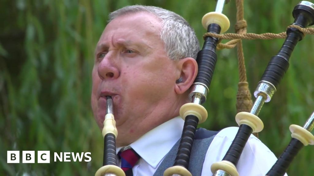 Corby: Porridge-eating contest held in England’s mini Scotland