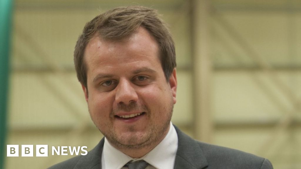 Former Dundee SNP councillor sent racist texts BBC News