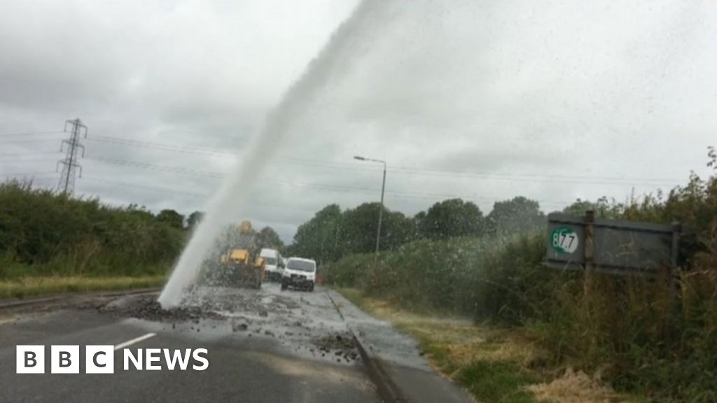 Water pipe burst blasts hole in road in Plumtree BBC News