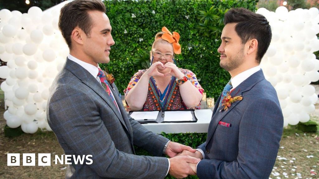 Neighbours Shows First Same Sex Tv Australian Wedding Bbc News 4215