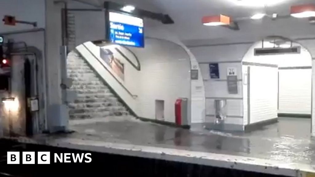 Paris saw its heaviest hourly rainfall on record BBC News