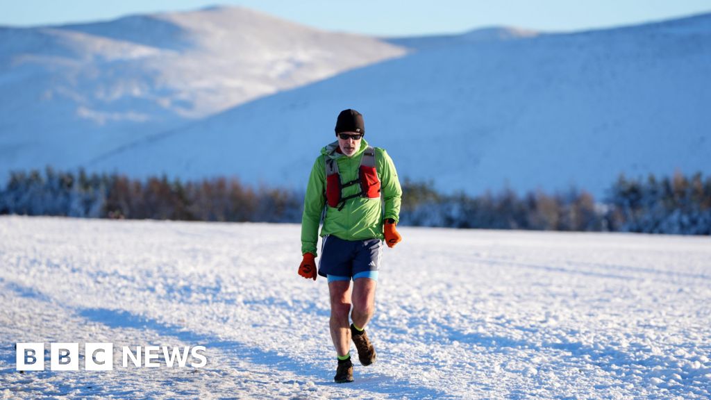 Snow warning as Scotland hit by freezing weather