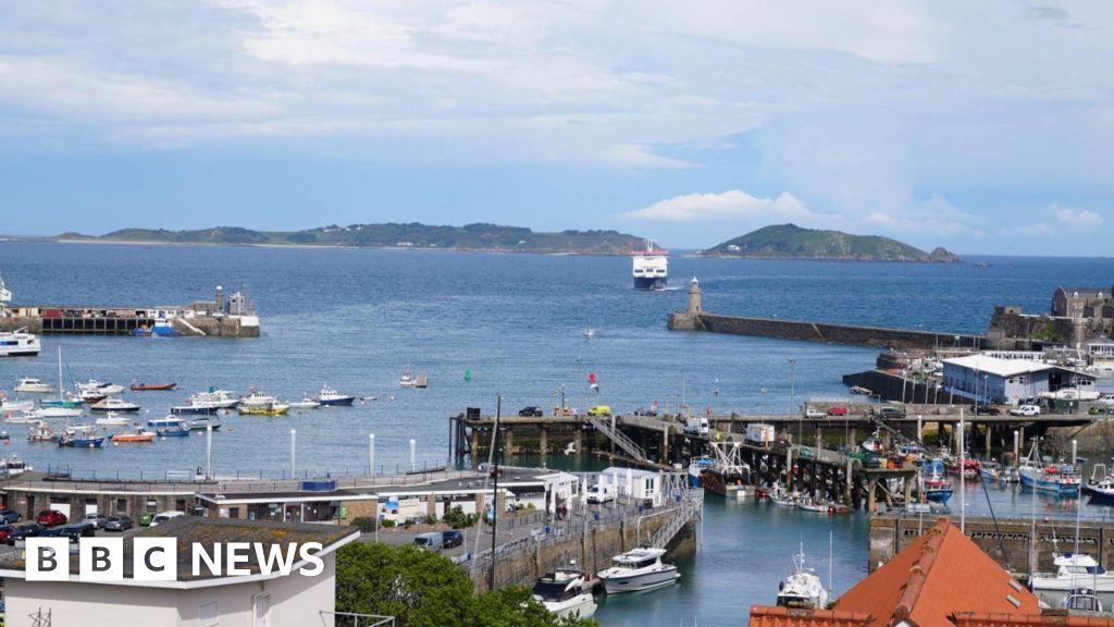 fourth-firm-offers-channel-islands-ferry-service