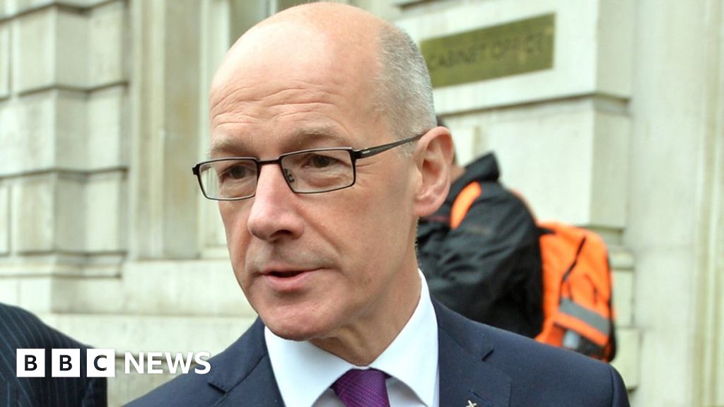 Swinney 'would not change Edinburgh tram decisions' - BBC News