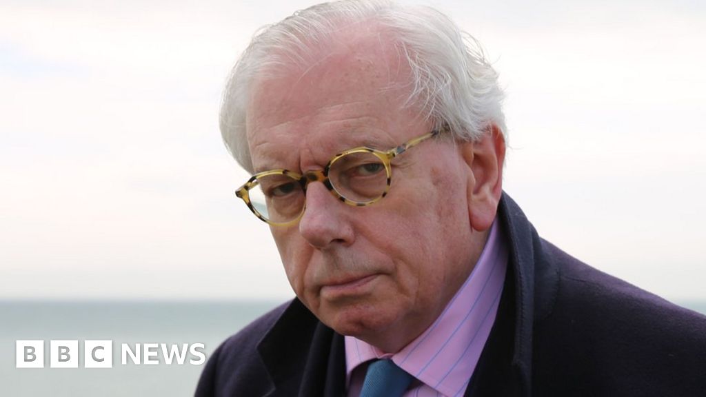 Starkey quits university role over slavery comment