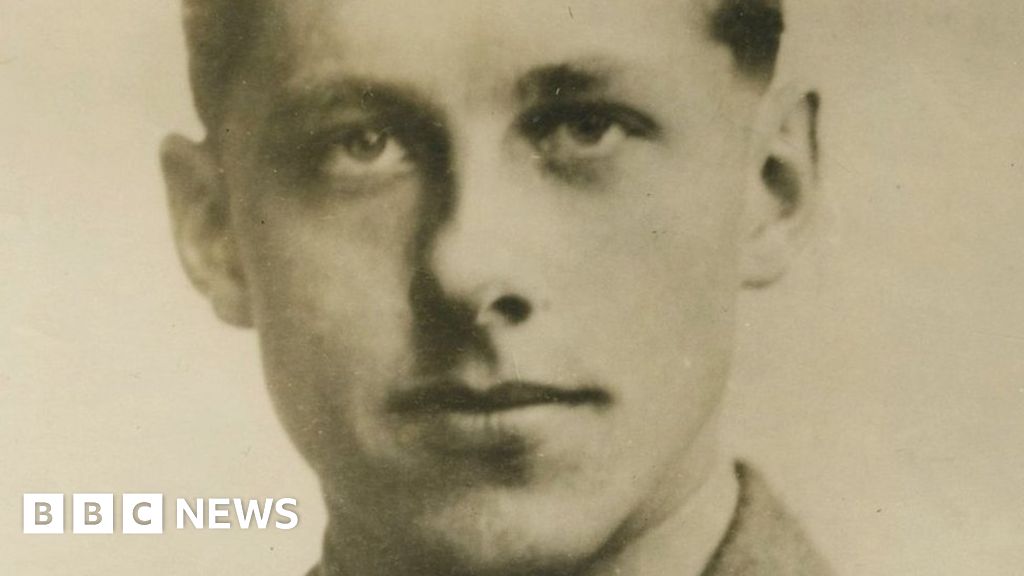 George Cross from Battle of Imjin River sold for £280k - BBC News