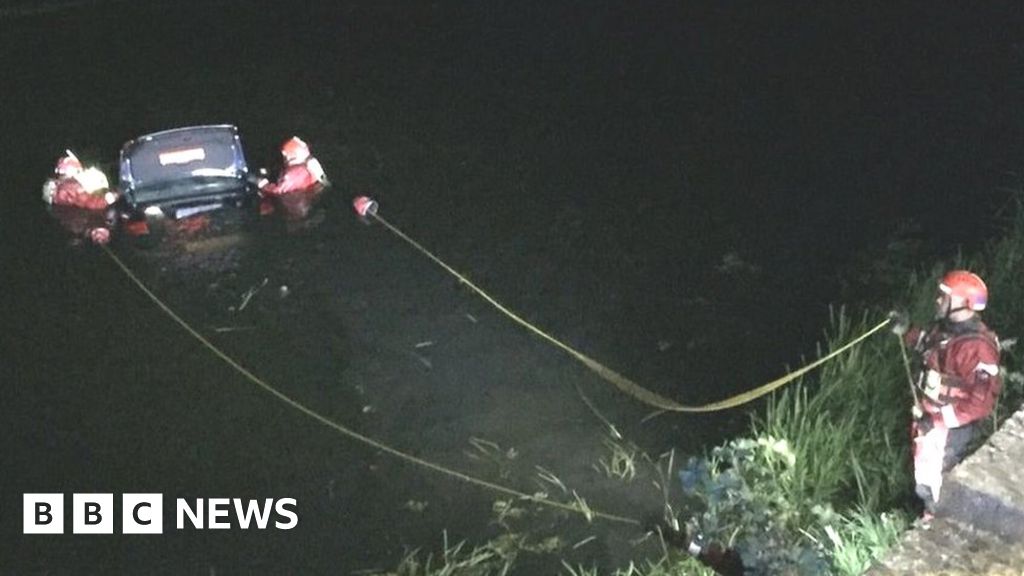 Man Saves Woman In Wisbech Car River Plunge Bbc News