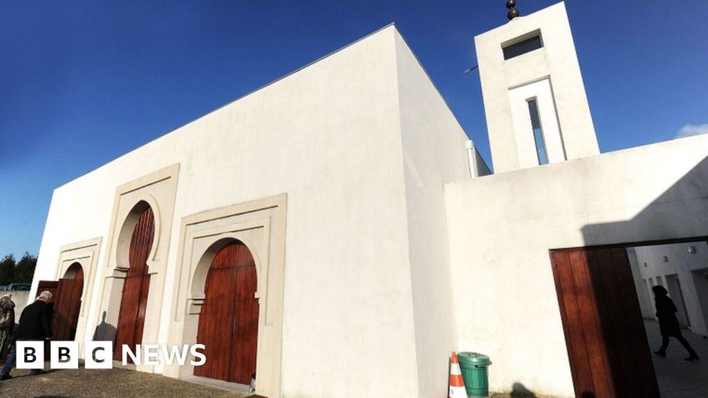 France mosque shootings: Two injured in Bayonne attack