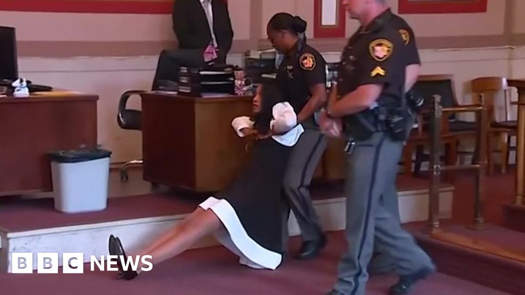 Former Ohio Judge Dragged From Courtroom After Jail Sentence Bbc News 8260