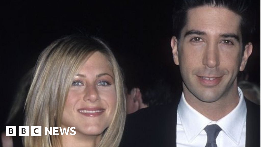 Matthew Perry: Friends stars Jennifer Aniston and David Schwimmer pay tribute