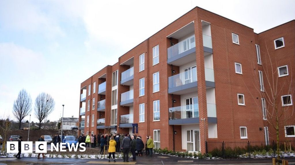 'Momentous day' for Luton's regenerated Marsh Farm estate BBC News