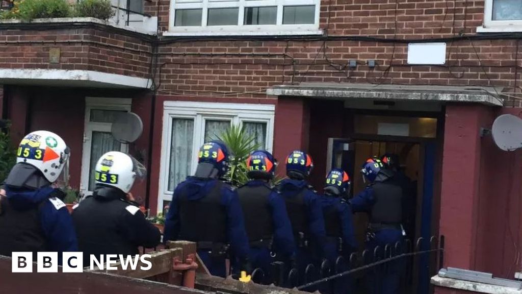 Seven Arrests In Dawn Drug Raids In London Suffolk And Essex Bbc News 