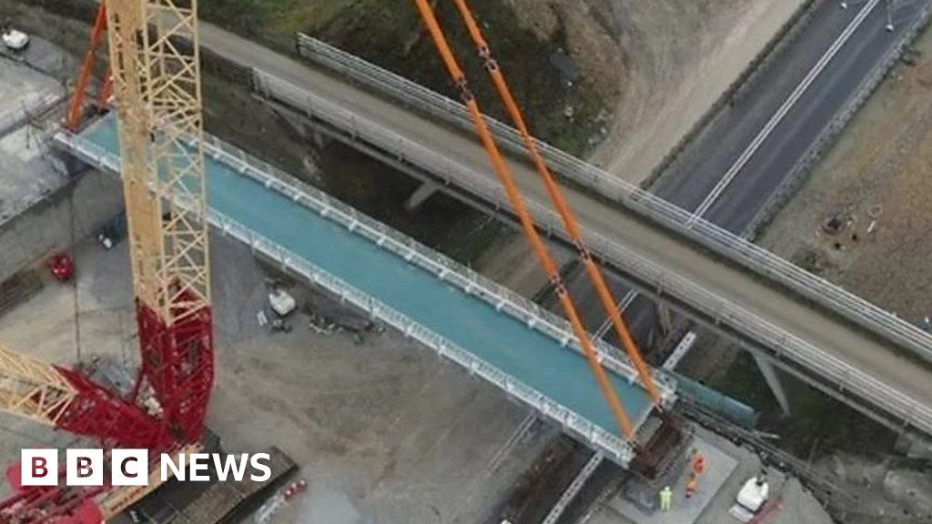 New bridge installed over A30 in Cornwall BBC News
