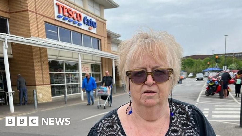 Tesco shopper’s plea to bring back till staff