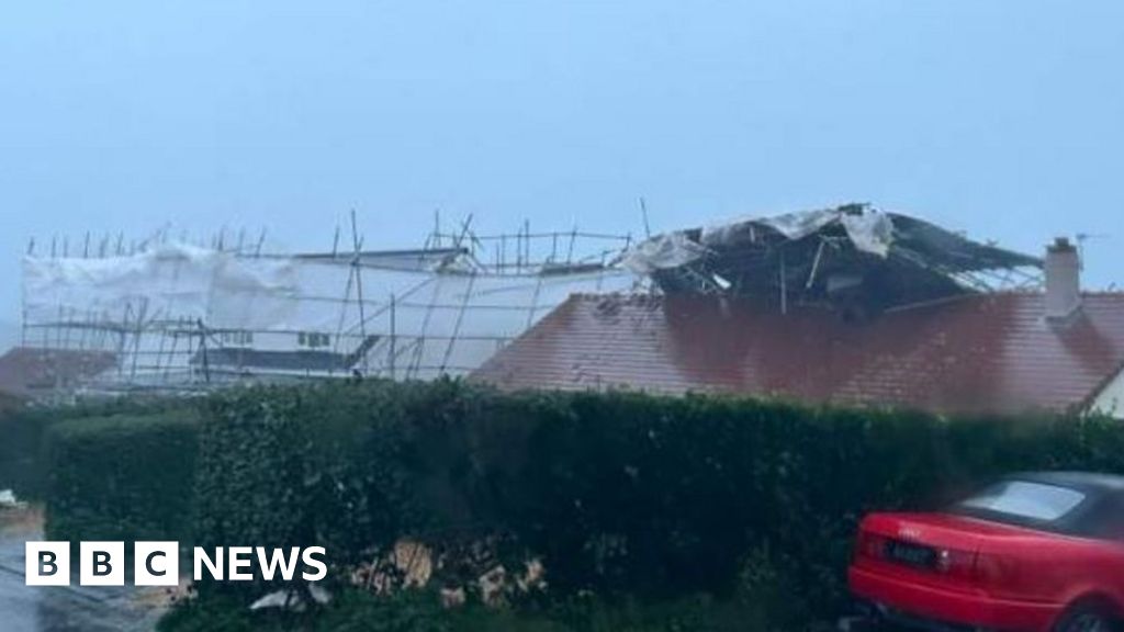 Guernsey: Storm Ciarán Clear-up Continues - BBC News