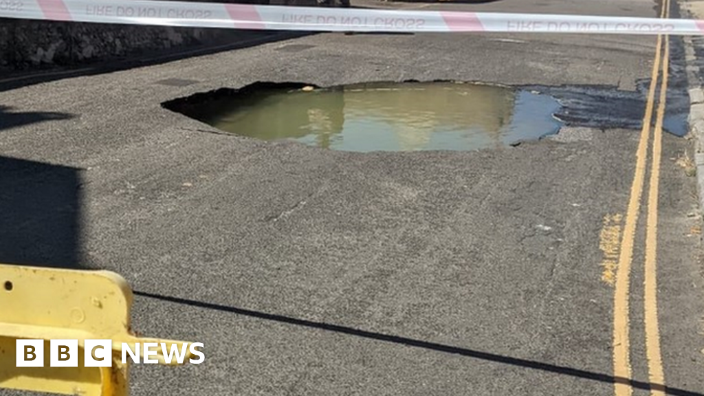 Seaford Sinkhole opens up in Crouch Lane BBC News