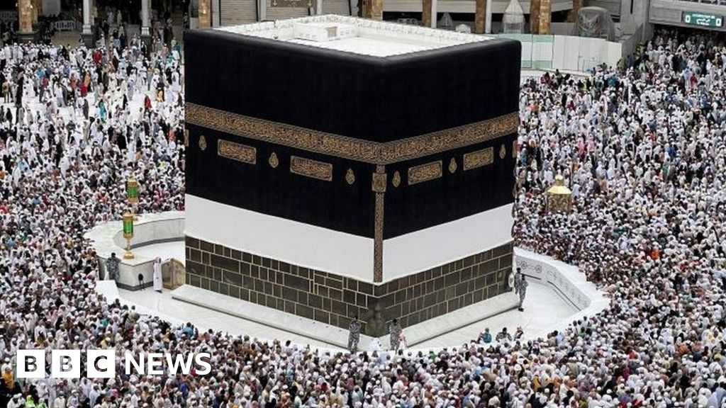 Mecca: Joy as pilgrims able to touch ancient Black Stone
