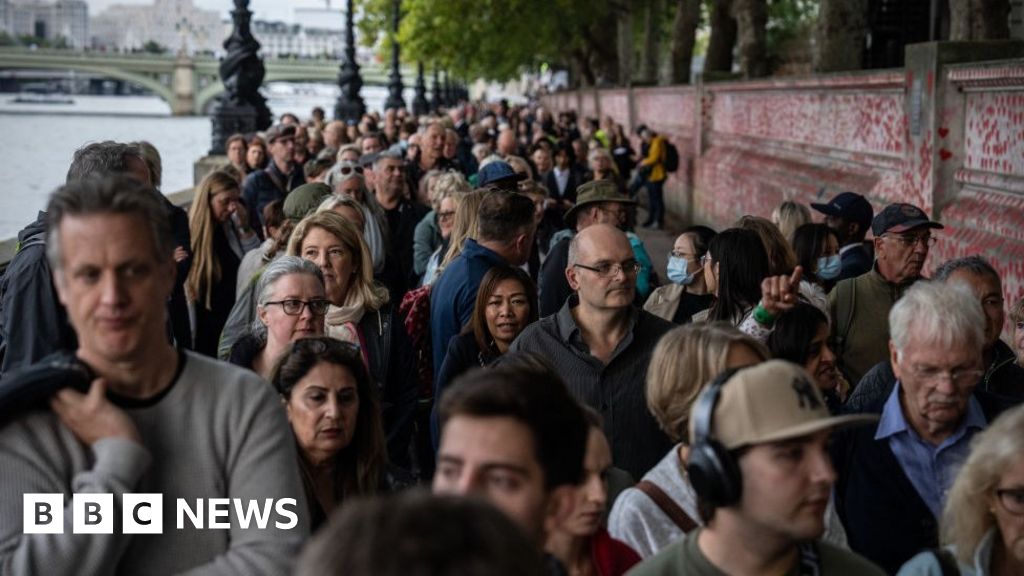 Queue for Queen's lying-in-state reaches capacity, government says