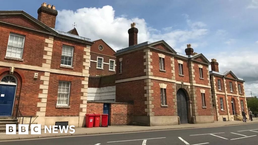 Damning Bedford Prison report reveals 'filthy' conditions(01)