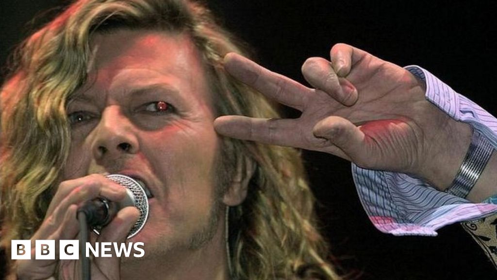 Glastonbury founder Eavis: David Bowie 'absolutely brilliant' - BBC News