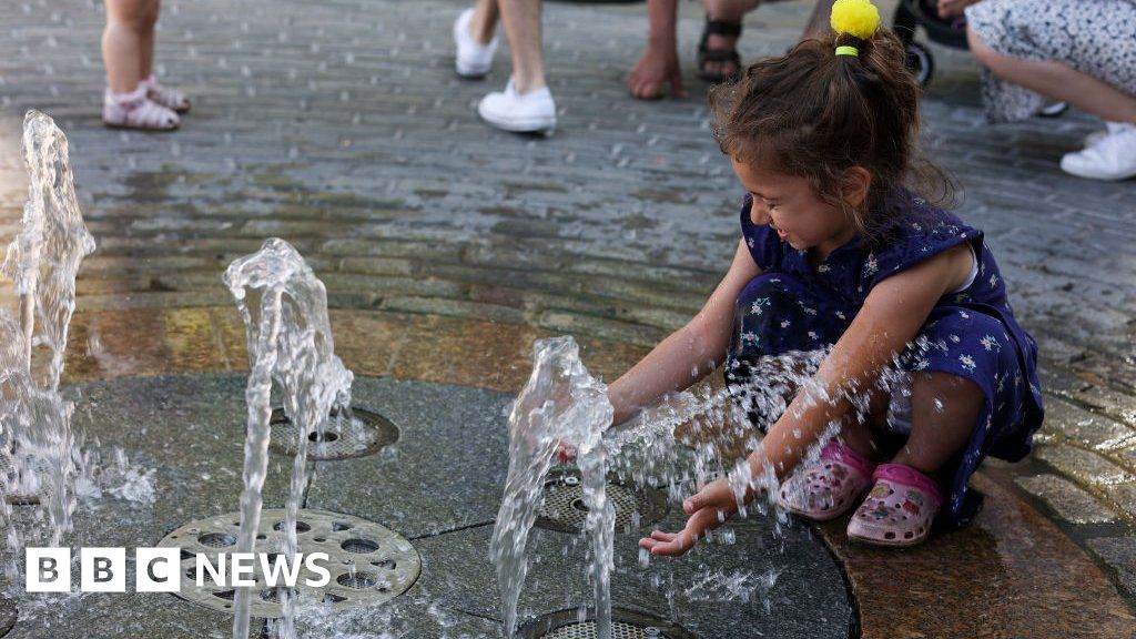 Hot weather: Amber heat warning in place as country braces for record temperatures