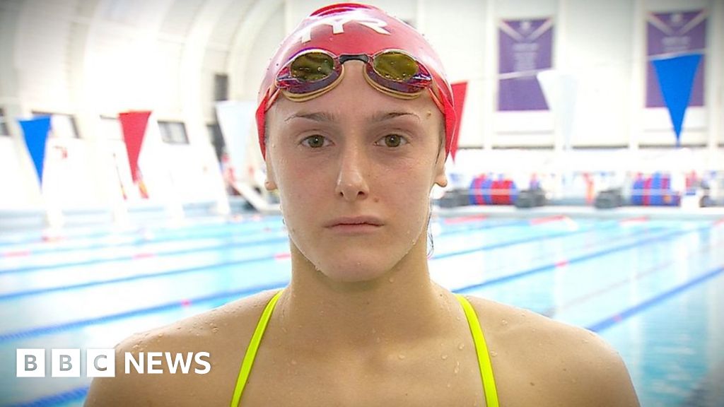 Epileptic swimmer Imogen Clark is world's fourth fastest - BBC News