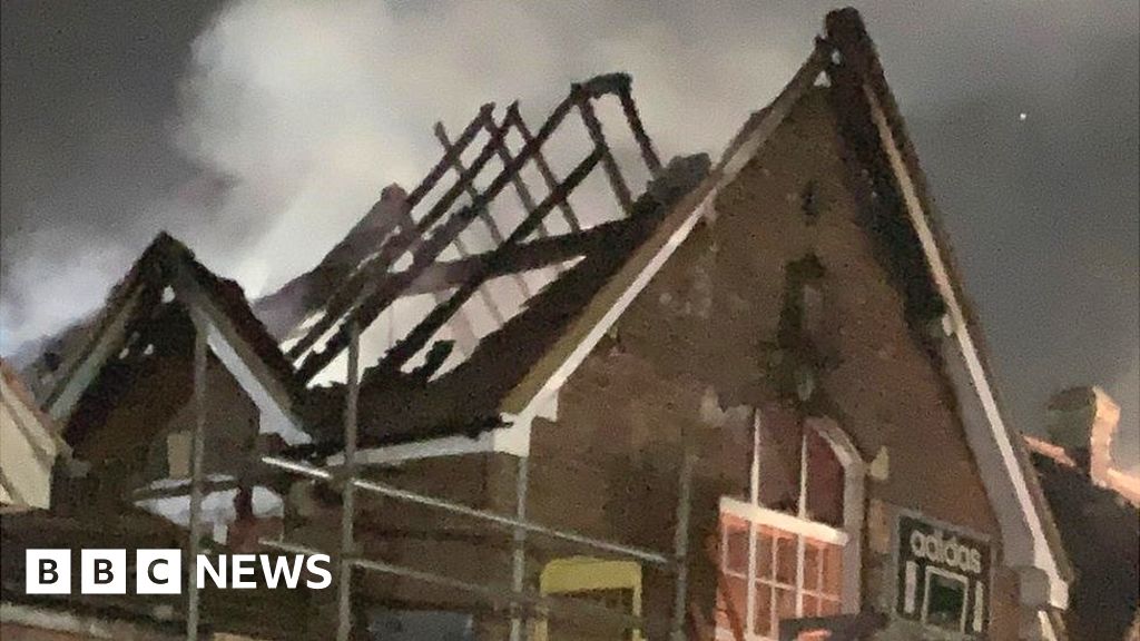 Woodborough Primary School suffers extensive damage in fire 