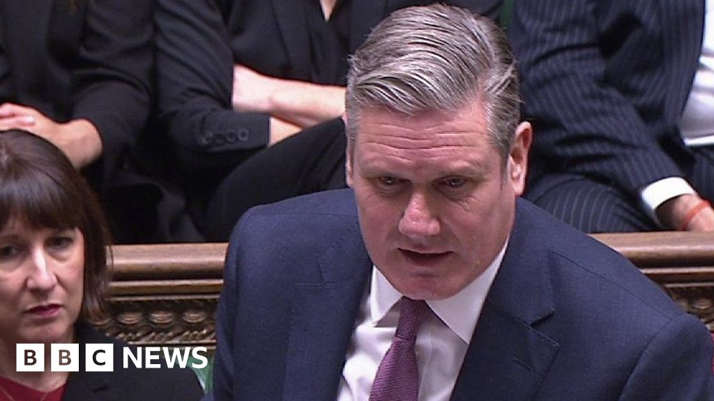 Starmer quizzes PM on small boats 'magical thinking'