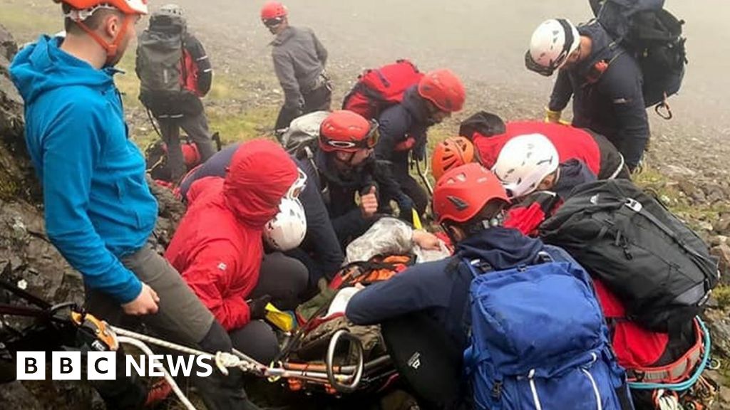 Snowdonia rescuers tell novice walkers to avoid mountains