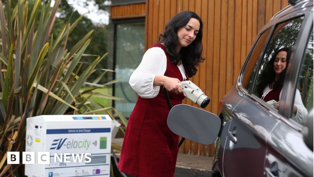 Project to examine whether electric car batteries could power homes - BBC News