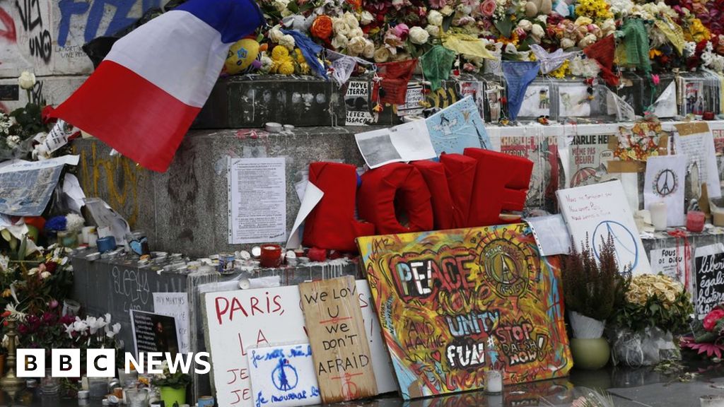 Paris attacks: Memorial in pictures - BBC News