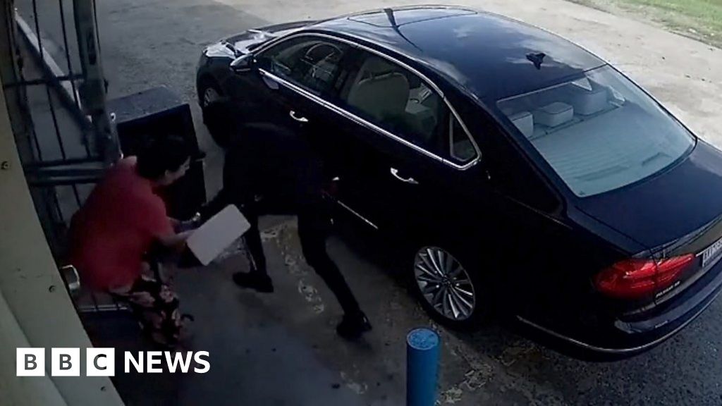 Two Men And A Woman Arrested Over 75 000 Attempted Robbery Two Men And A Woman Arrested Over 75 000 Attempted Robbery