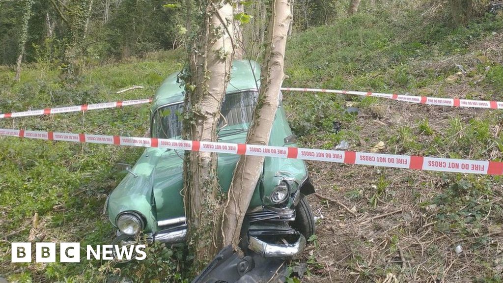 Classic car damaged in Derbyshire crash after 'brakes failed' - BBC News