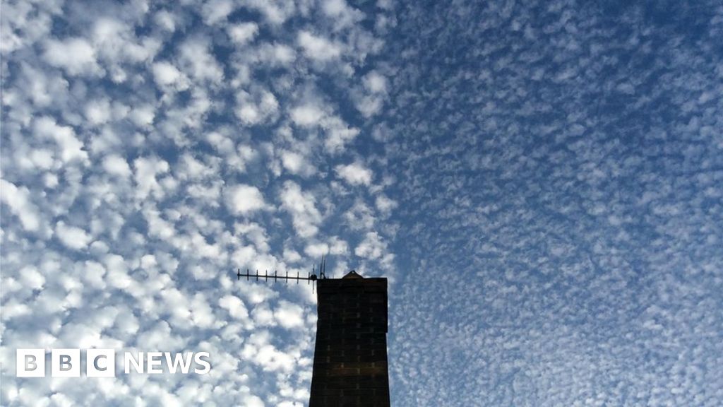 Rare clouds make Yorkshire sky look like cotton wool - BBC News
