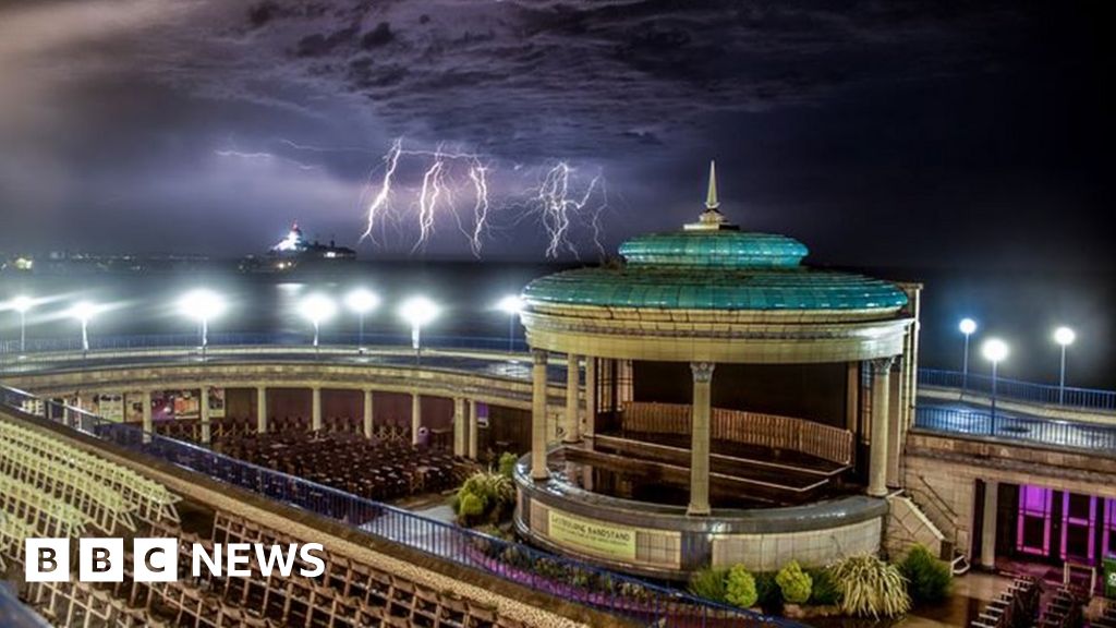 Eastbourne sees 1,000 lightning strikes in one hour - BBC News