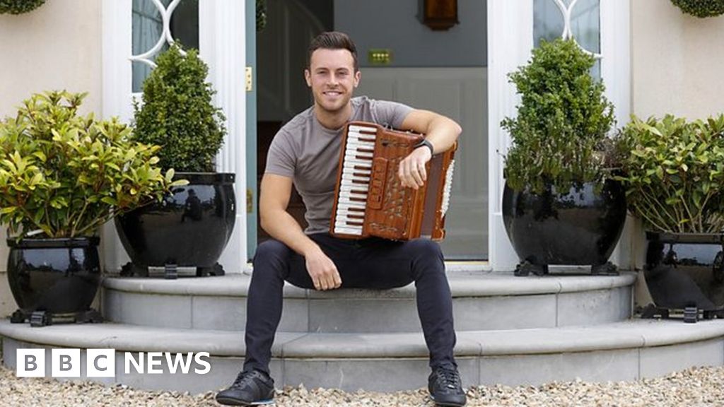 Nathan Carter apologises for Covid breaches at Lisbellaw party