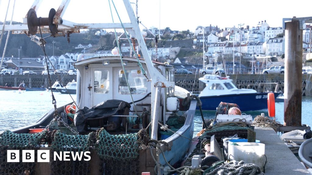 Guernsey fishing boats 'not able' to land catch in France