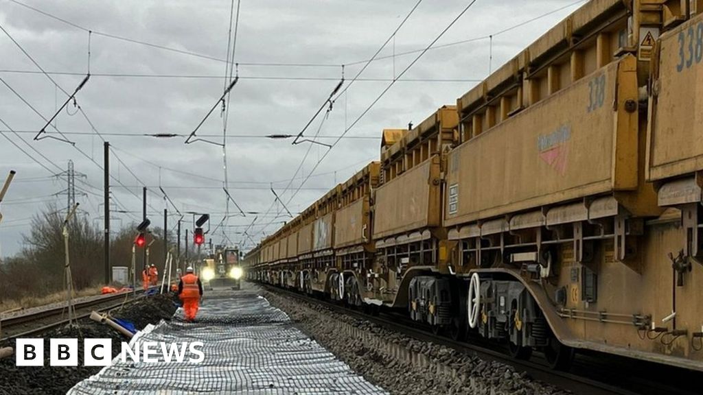 North Yorkshire rail engineers work over Christmas on upgrades BBC News